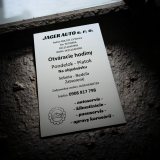 Tafel mit Öffnungszeiten