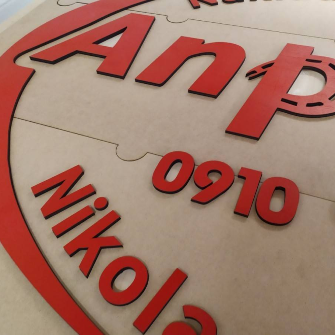 Ausgeschnittenes Logo in Farbe