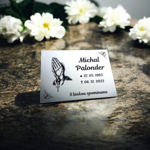 Grabtafel Hände mit Rosenkranz