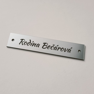 Schmales Namensschild mit Löchern 10 × 2 cm